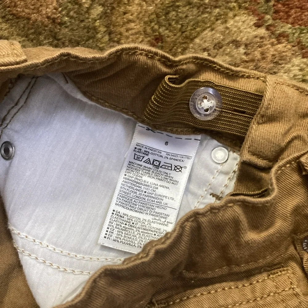 NWOT! Old Navy Khaki Slim Fit 360’ Stretch Pants for Boys.